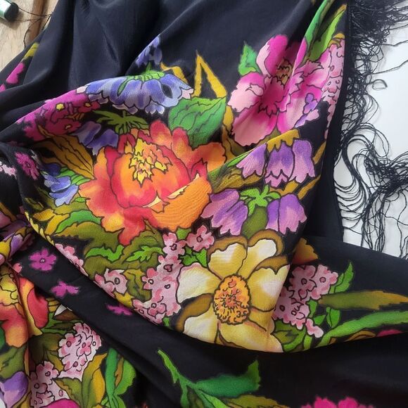 Beautiful Vintage Florals Tassle Fringe Square Scarf - Picture 1 of 10